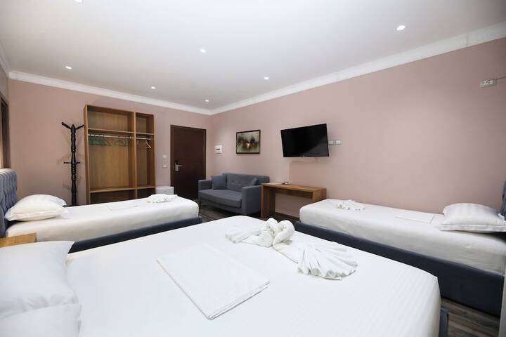 Room 52 of 99