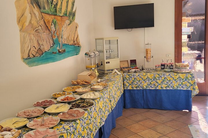 Dining 105 of 147