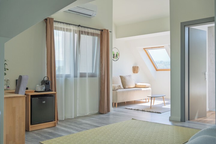 Room 5 of 184
