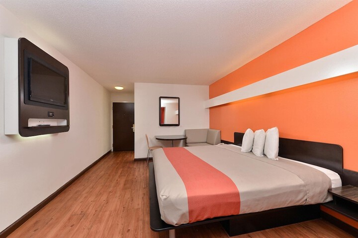 Room 12 of 27