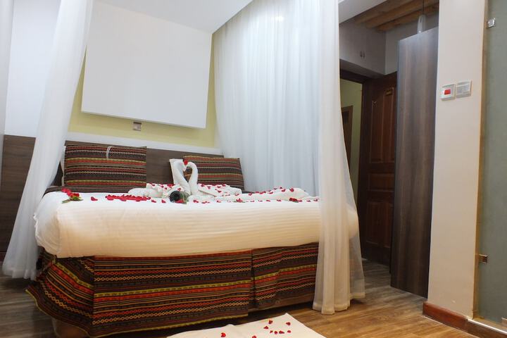 Room 4 of 13