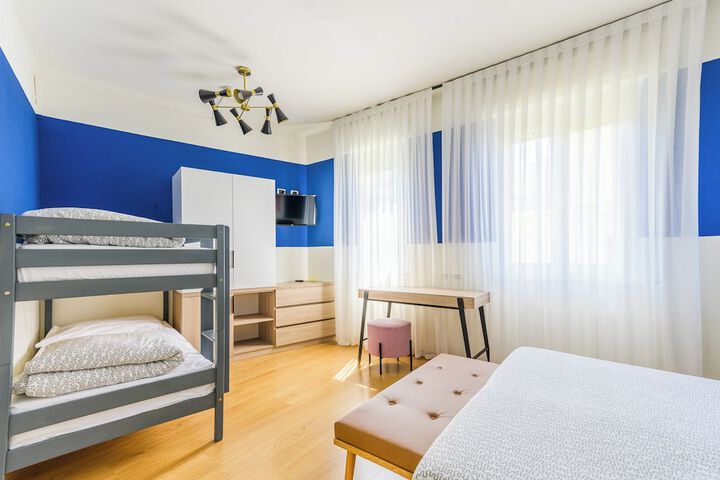 Room 73 of 241