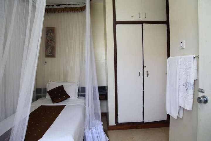Room 7 of 30