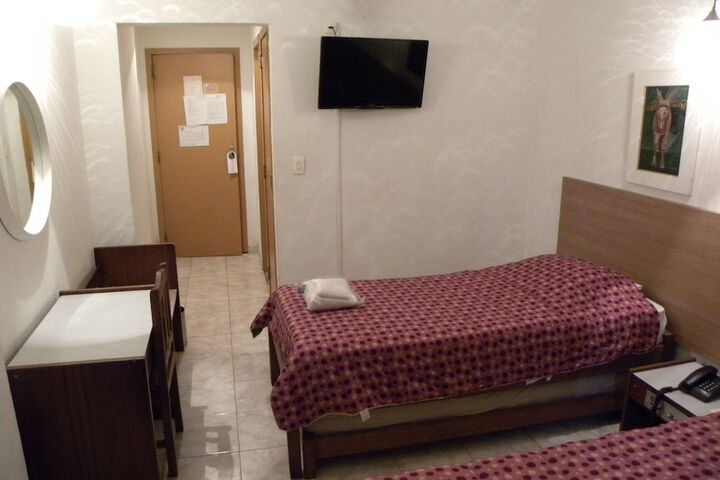 Room 6 of 45
