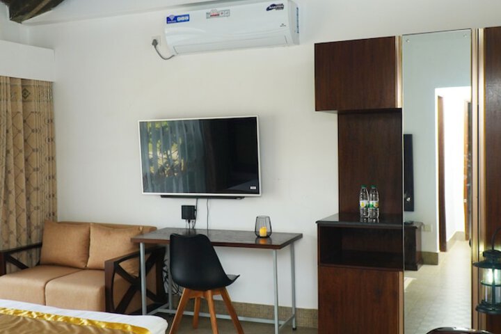 Room 3 of 13