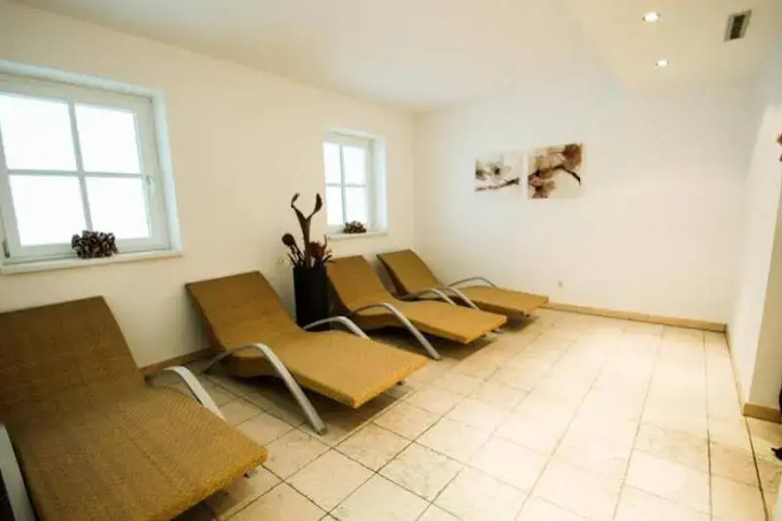 Room 4 of 11