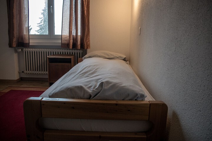 Room 9 of 65