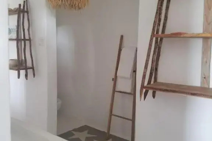 Room 5 of 12