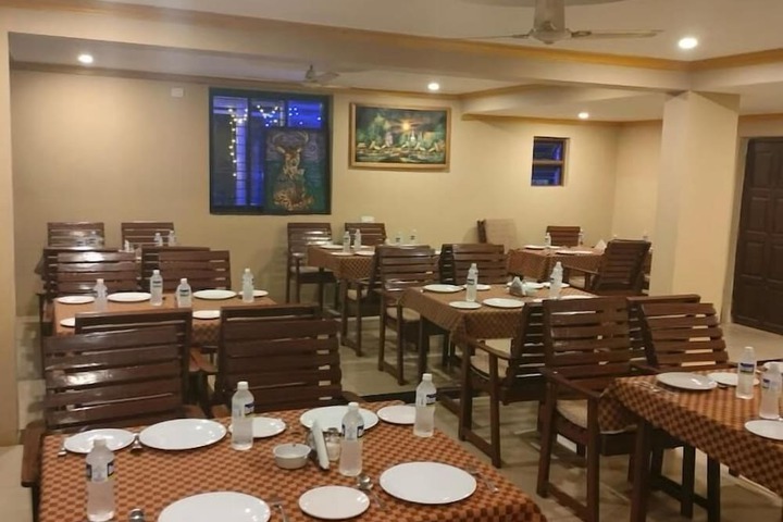 Dining 33 of 40