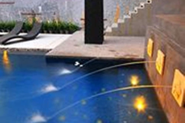 Hotel Pool