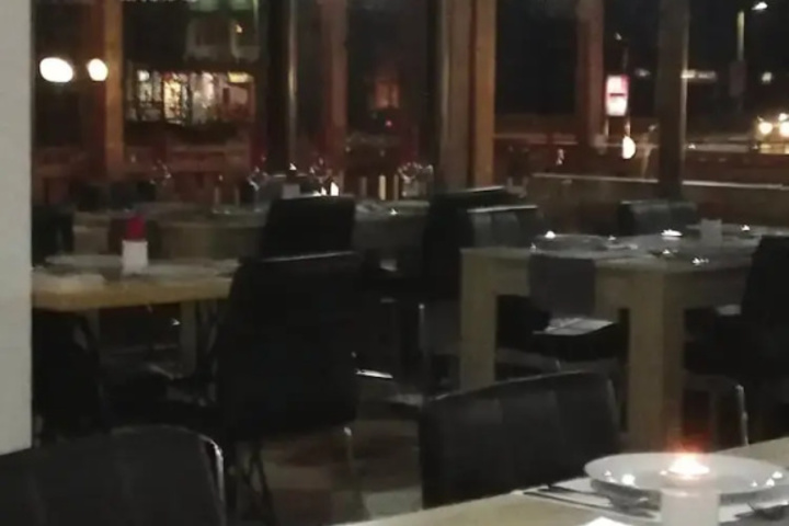 Dining 11 of 12