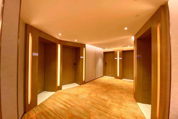 Ballroom/Hall 106 of 142