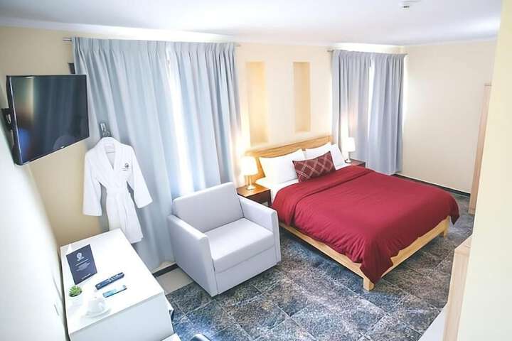 Room 3 of 28