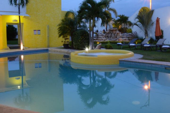 Pool Hotel
