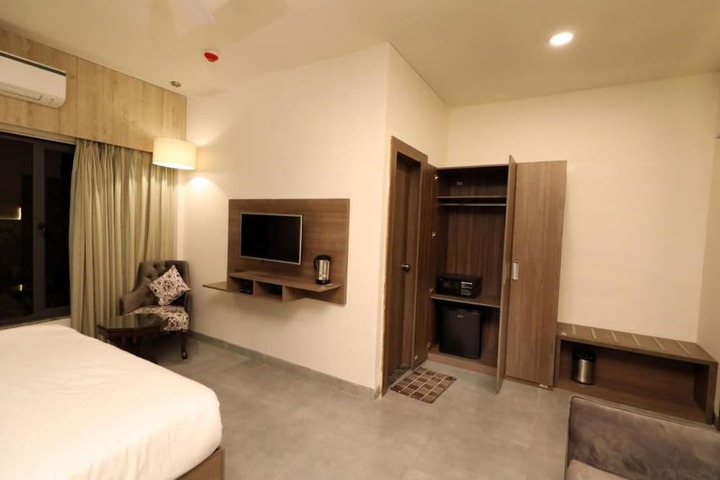 Room 10 of 19