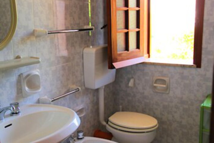 Room 5 of 40