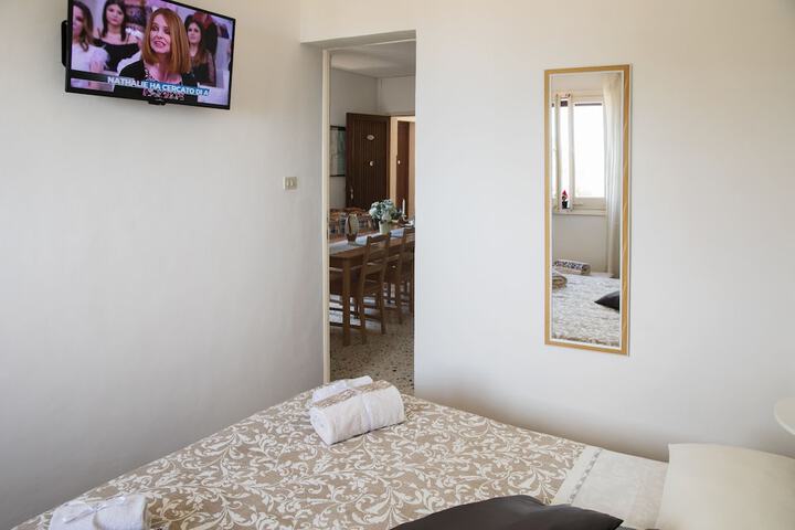 Room 3 of 79