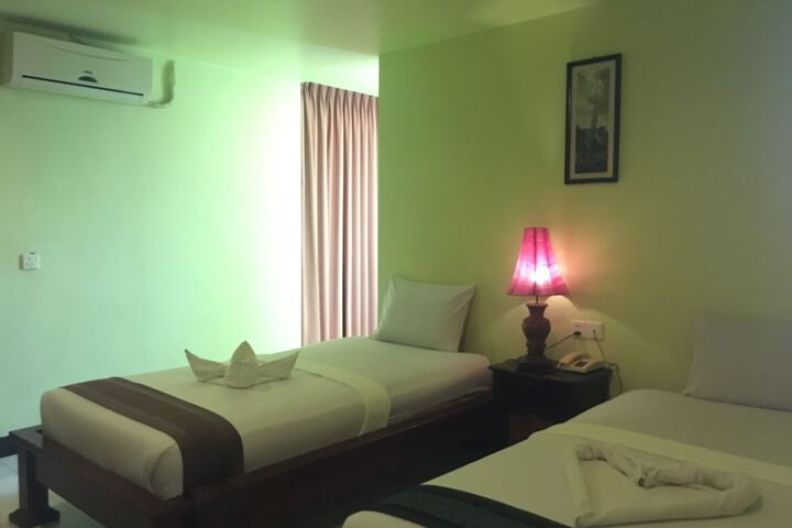 Room 13 of 37
