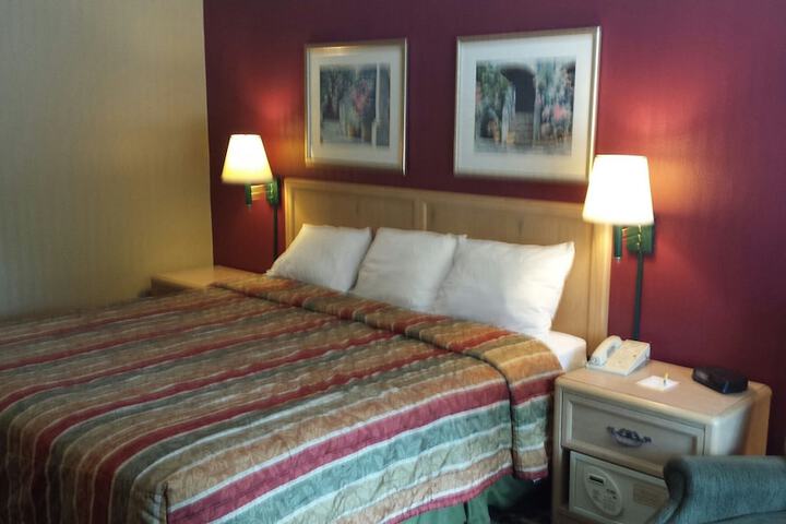 Room 6 of 26