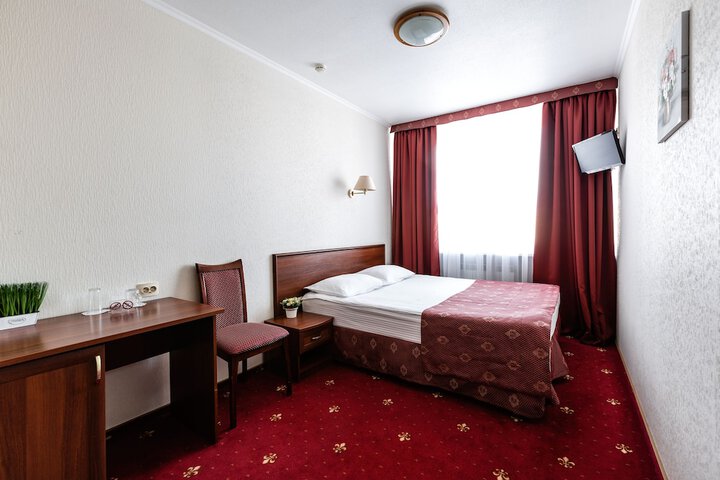 Room 12 of 102
