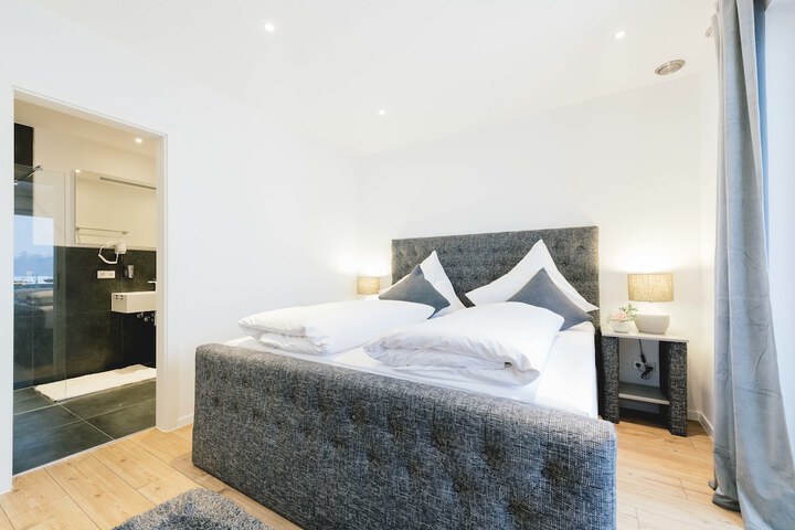 Room 4 of 27