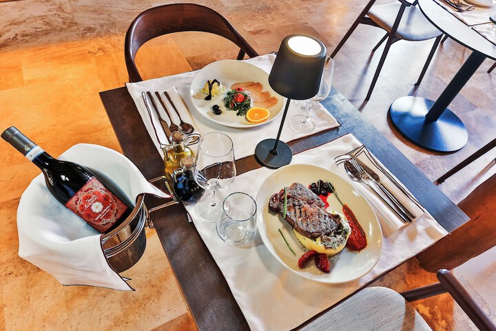 Dining 59 of 75