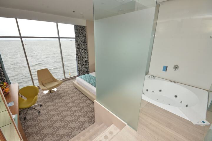 Room 80 of 204