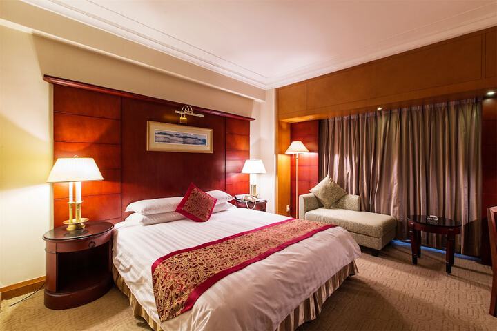 Room 19 of 90