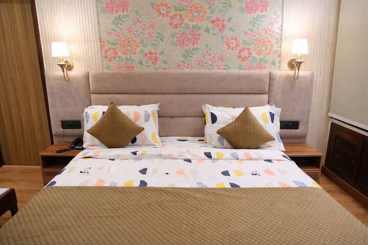 Room 5 of 50