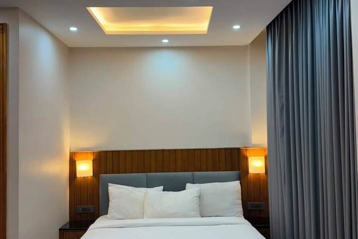 Room 73 of 144