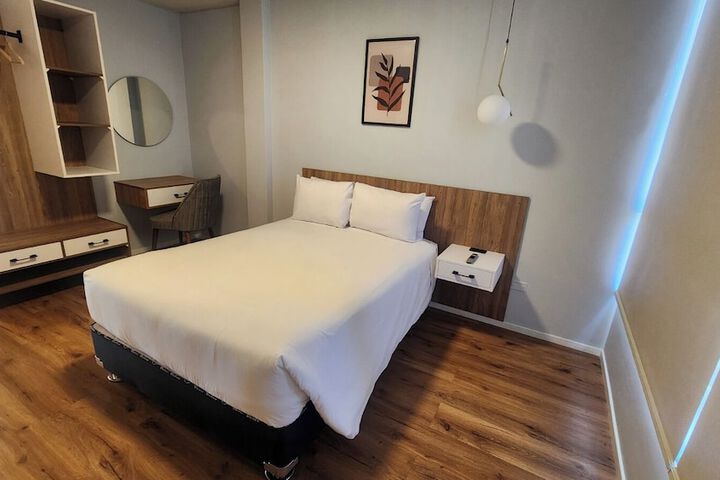 Room 13 of 25