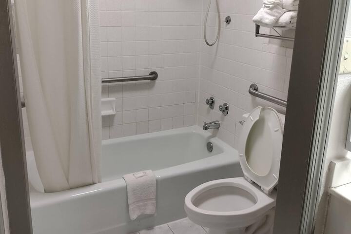 Room 72 of 190