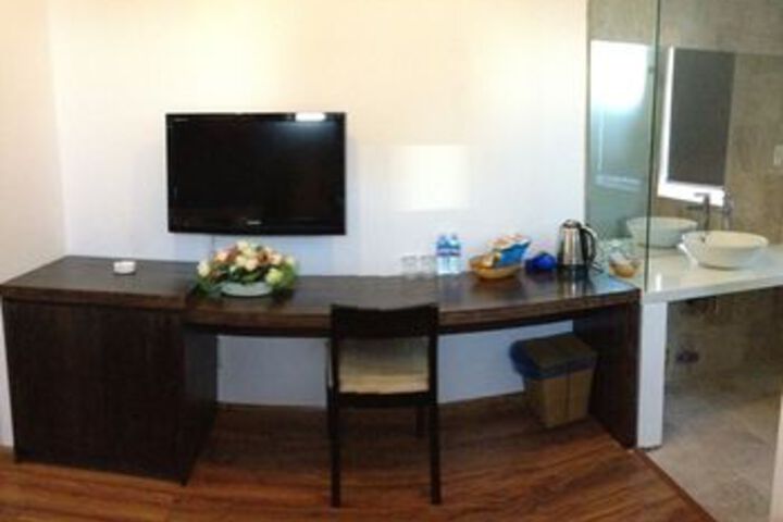 Room 32 of 64