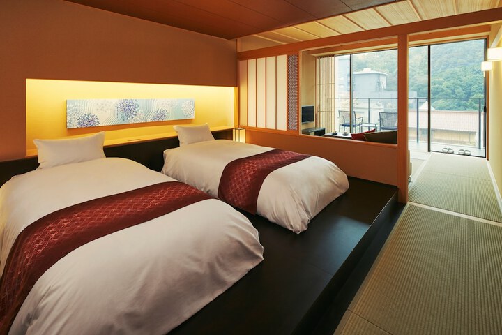 Room 5 of 44