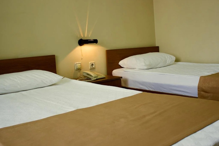 Room 4 of 16
