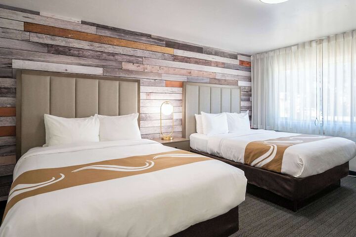 1 Queen Bed (3 of 26)
