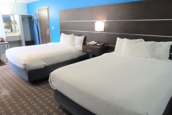 Room 6 of 75