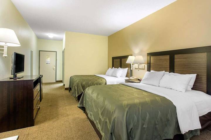2 Queen Beds (8 of 13)