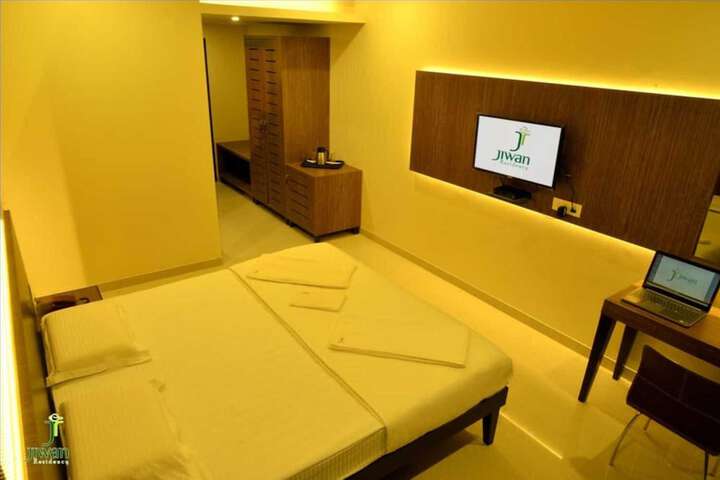 Room 9 of 32