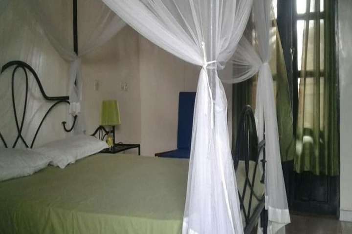 Room 11 of 24