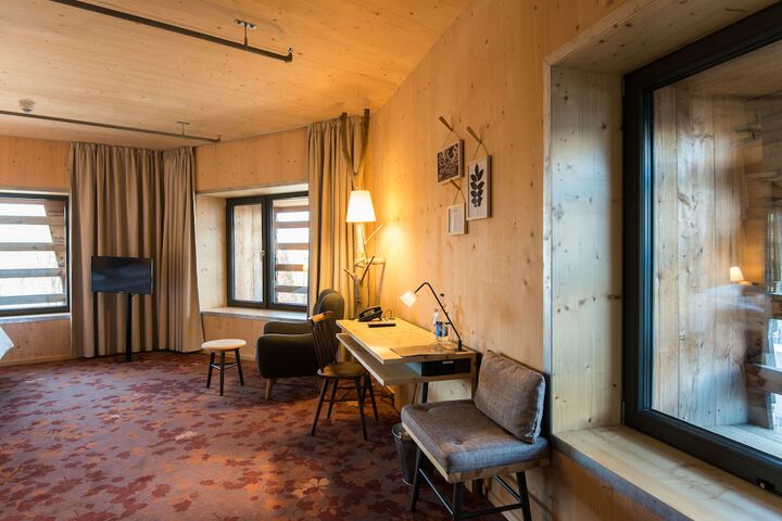 Room 7 of 37
