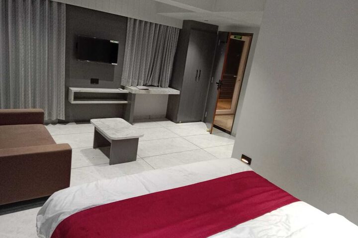 Room 16 of 35