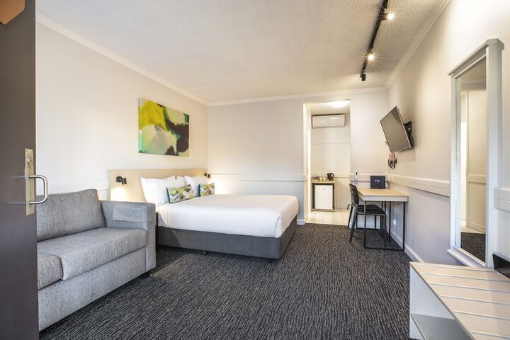 Room 10 of 40
