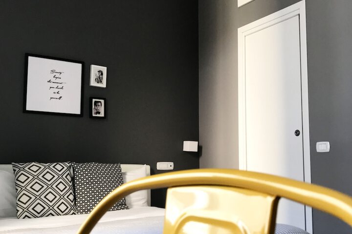 Room 2 of 37