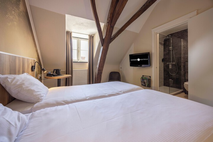 Room 12 of 32