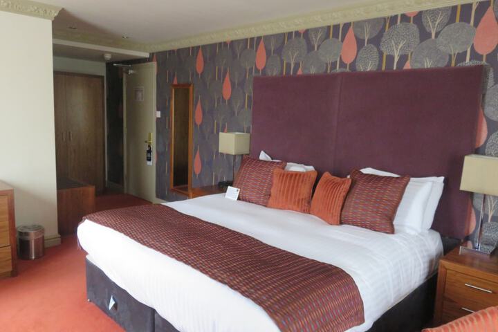 Room 14 of 93