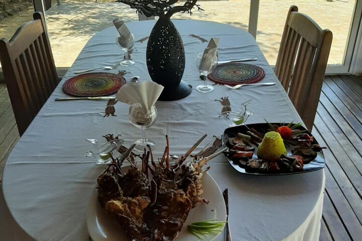 Dining 19 of 28