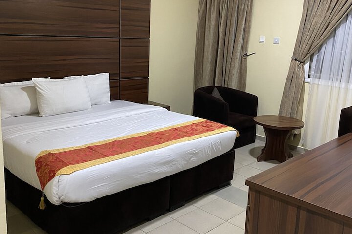 Room 10 of 39