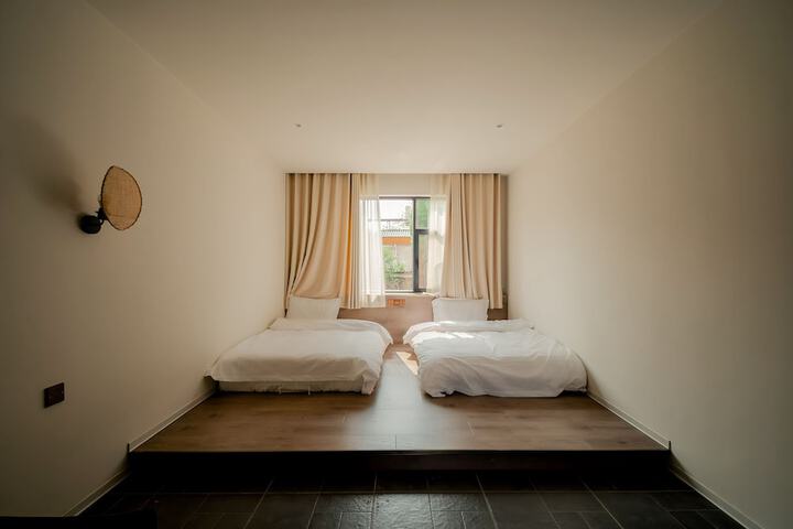 Room 12 of 62