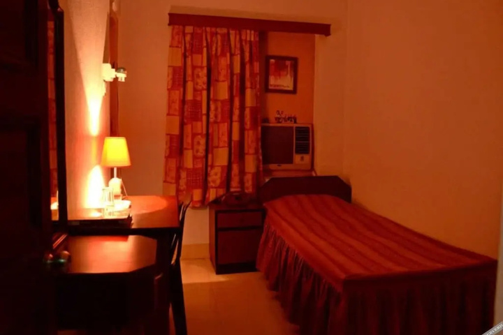 Room 4 of 15